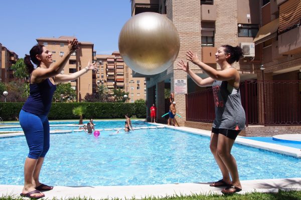 Fit-ball: Beneficios de entrenar con la pelota de Fitness